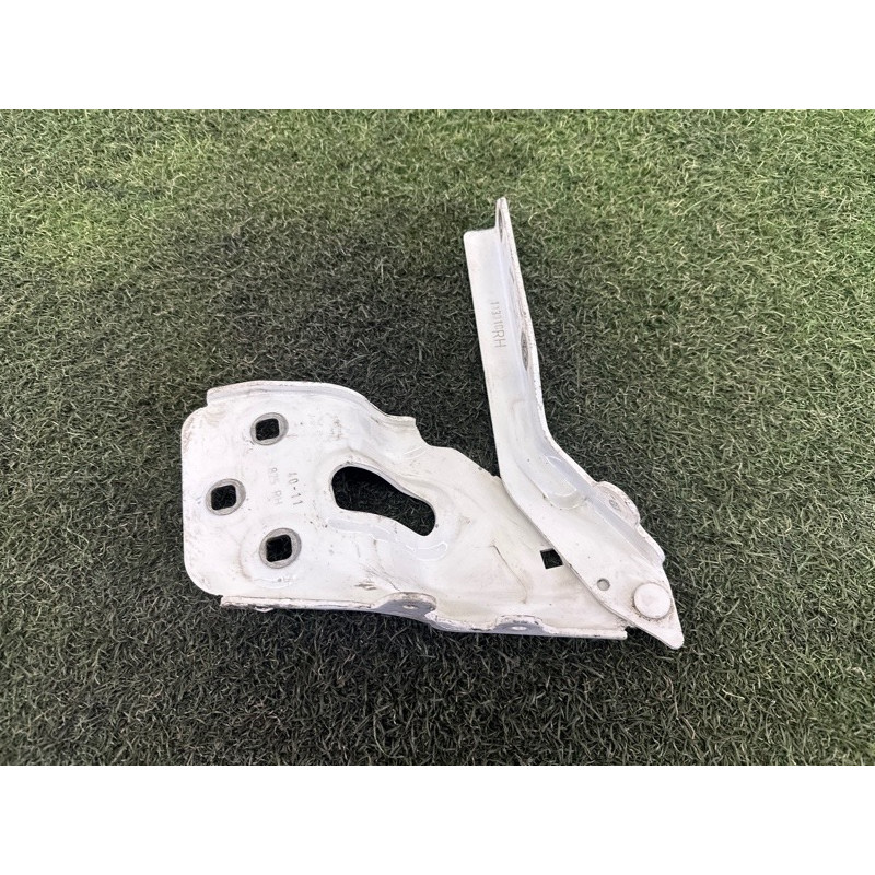 Петля капота (кузов и элементы) Volkswagen Touareg NF 2011 3.6 7P6823302