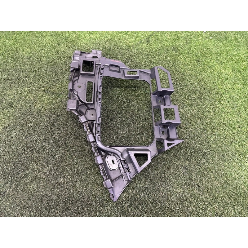 Кріплення бампера (кузов і елементи) Volkswagen Touareg NF 2013 3.6 7P6807375B