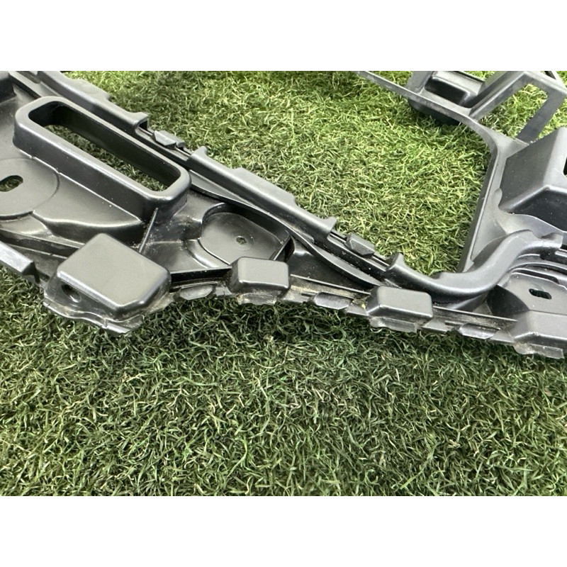 Кріплення бампера (кузов і елементи) Volkswagen Touareg NF 2013 3.6 7P6807375B