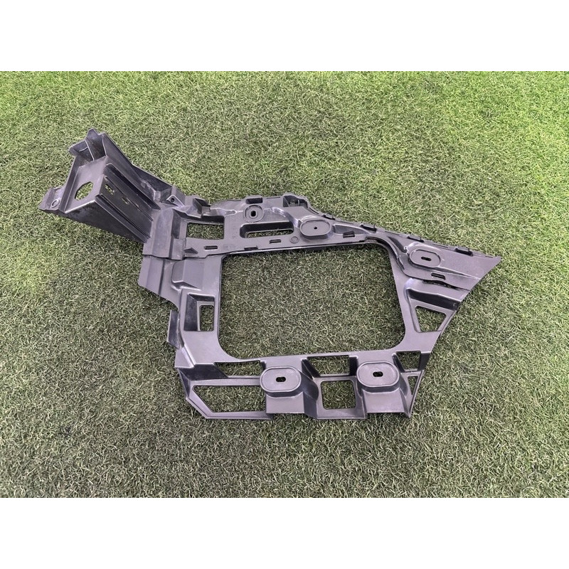Кріплення бампера (кузов і елементи) Volkswagen Touareg NF 2013 3.6 7P6807375B