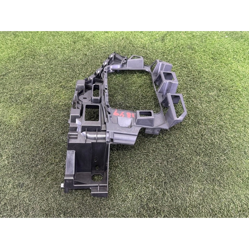 Крепление бампера (кузов и элементы) Volkswagen Touareg NF 2013 3.0 Hybrid 7P6807376B