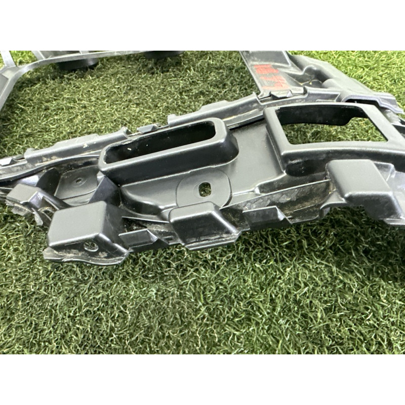 Крепление бампера (кузов и элементы) Volkswagen Touareg NF 2013 3.0 Hybrid 7P6807376B