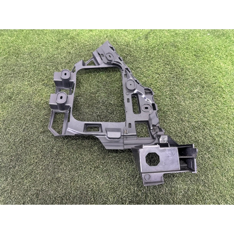 Крепление бампера (кузов и элементы) Volkswagen Touareg NF 2013 3.0 Hybrid 7P6807376B