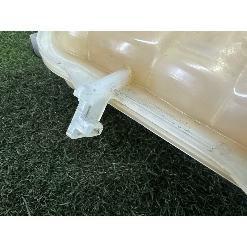 Бачок розширювальний (система охлаждения) LAND ROVER Range Rover L405 2016 5.0 LR034654