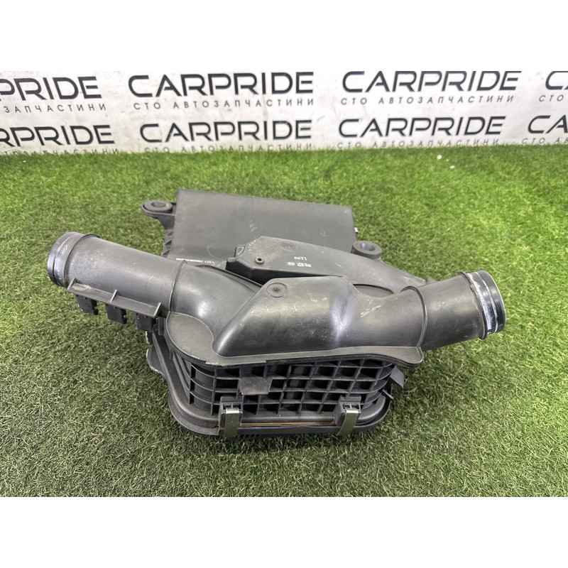 Корпус воздушного фильтра (впускная система) BMW 3-series E90 2010 3.0 N54 13717556547