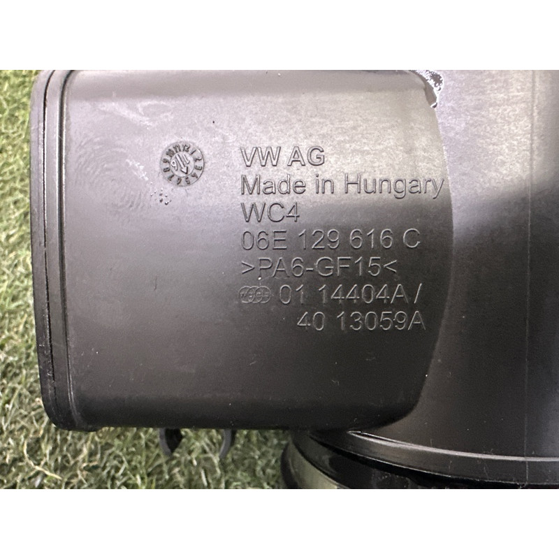 Патрубок воздушного фильтра (впускная система) AUDI Q7 4M 2017 3.0 TFSi 06E129616C