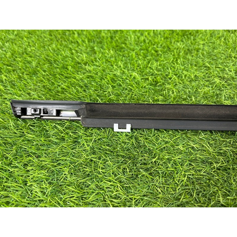 Молдинг скла (кузов і елементи) Hyundai Ioniq AE 2018 1.6 Hybrid 82210G2010