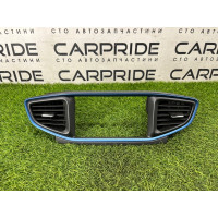 Центральный дефлектор салона