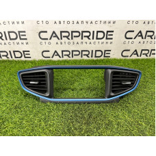 Центральный дефлектор салона