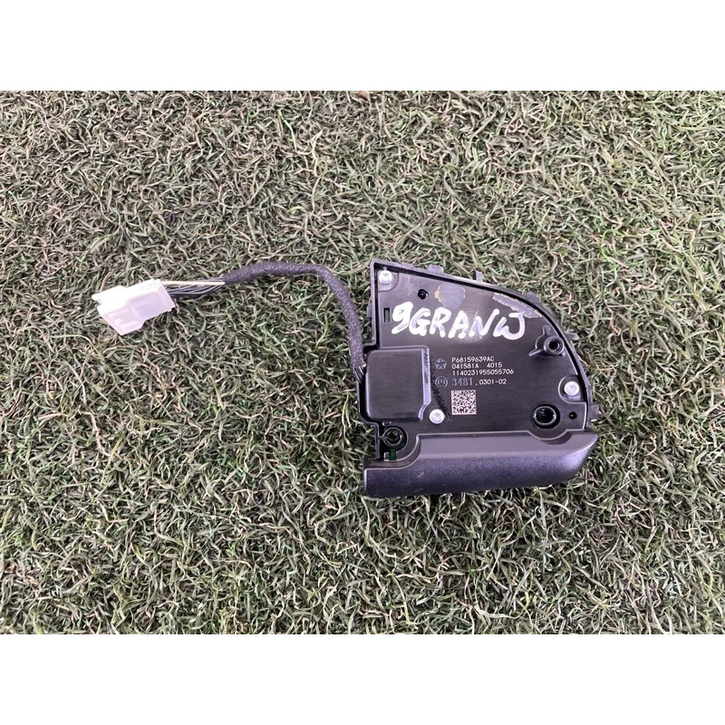 Кнопки руля (электрика / кнопки) Jeep Grand Cherokee WK2 2014 3.0 Diesel 68159639AC