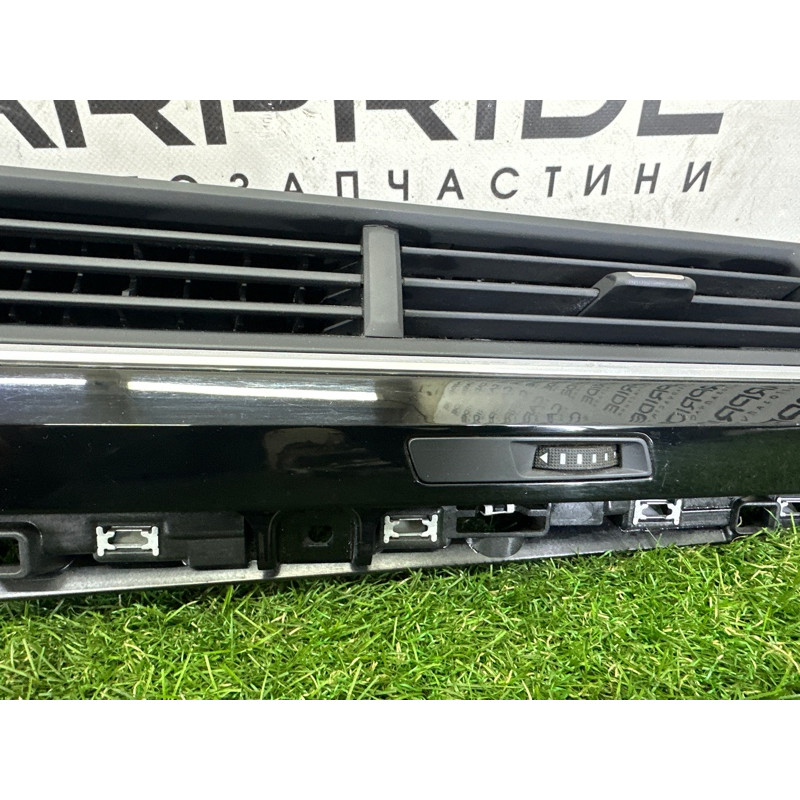 Центральный дефлектор салона (салон) AUDI Q7 4M 2017 2.0 TFSI 4M1820902N6PS