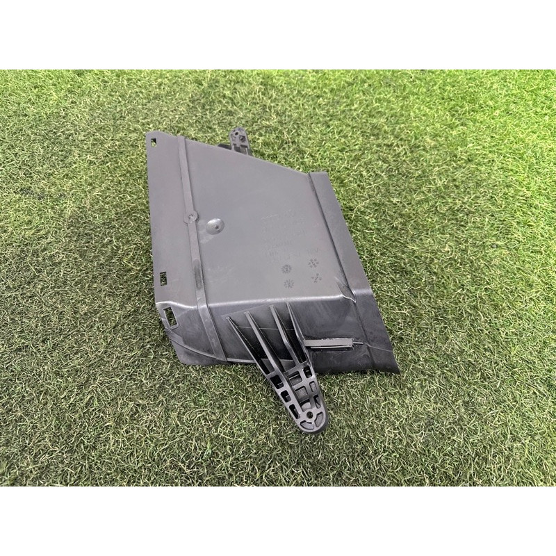 Воздухозаборник (впускная система) AUDI A4 B8 2013 2.0 TFSI 8K0129617B