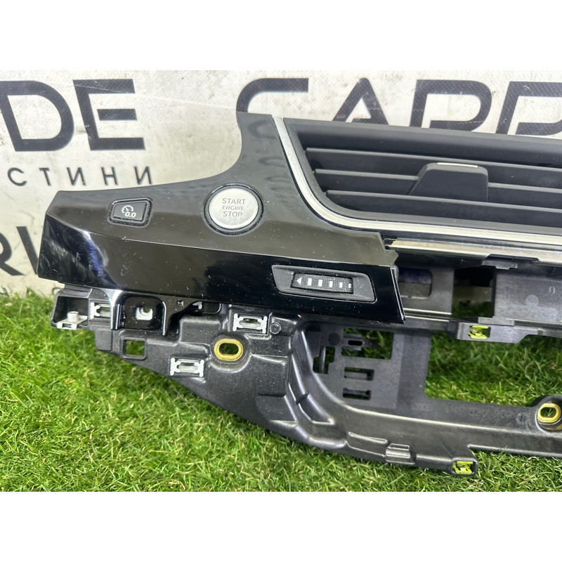 Центральный дефлектор салона (салон) AUDI Q7 4M 2017 3.0 TFSi 4M1820902M6PS