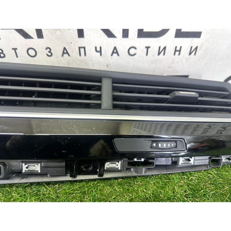 Центральный дефлектор салона (салон) AUDI Q7 4M 2017 3.0 TFSi 4M1820902M6PS
