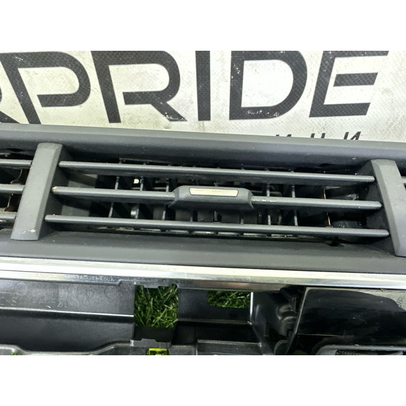 Центральный дефлектор салона (салон) AUDI Q7 4M 2017 3.0 TFSi 4M1820902M6PS