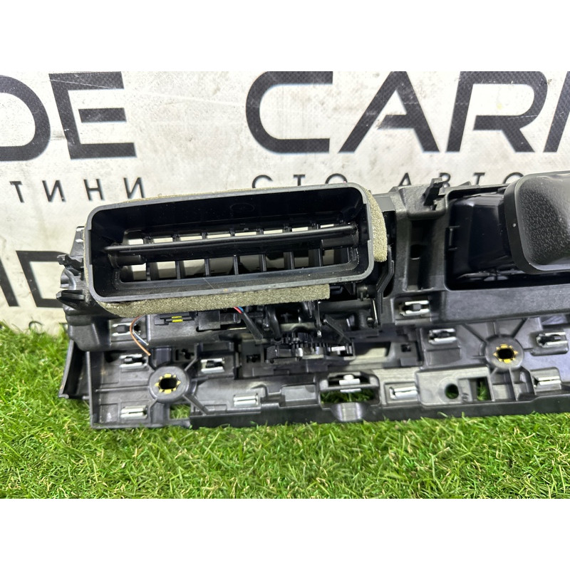 Центральный дефлектор салона (салон) AUDI Q7 4M 2017 3.0 TFSi 4M1820902M6PS