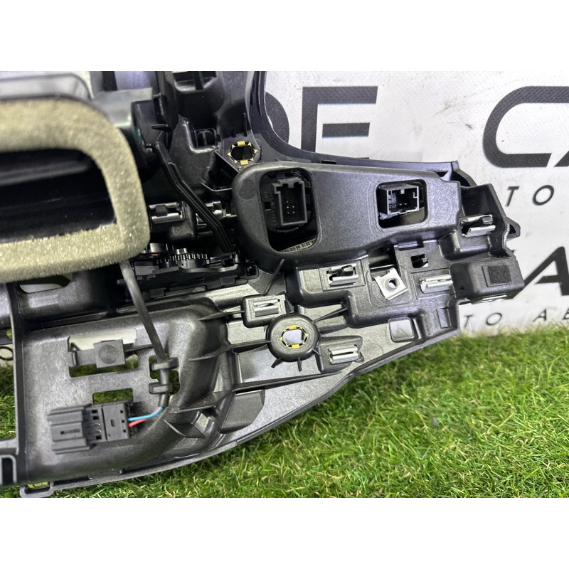 Центральный дефлектор салона (салон) AUDI Q7 4M 2017 3.0 TFSi 4M1820902M6PS