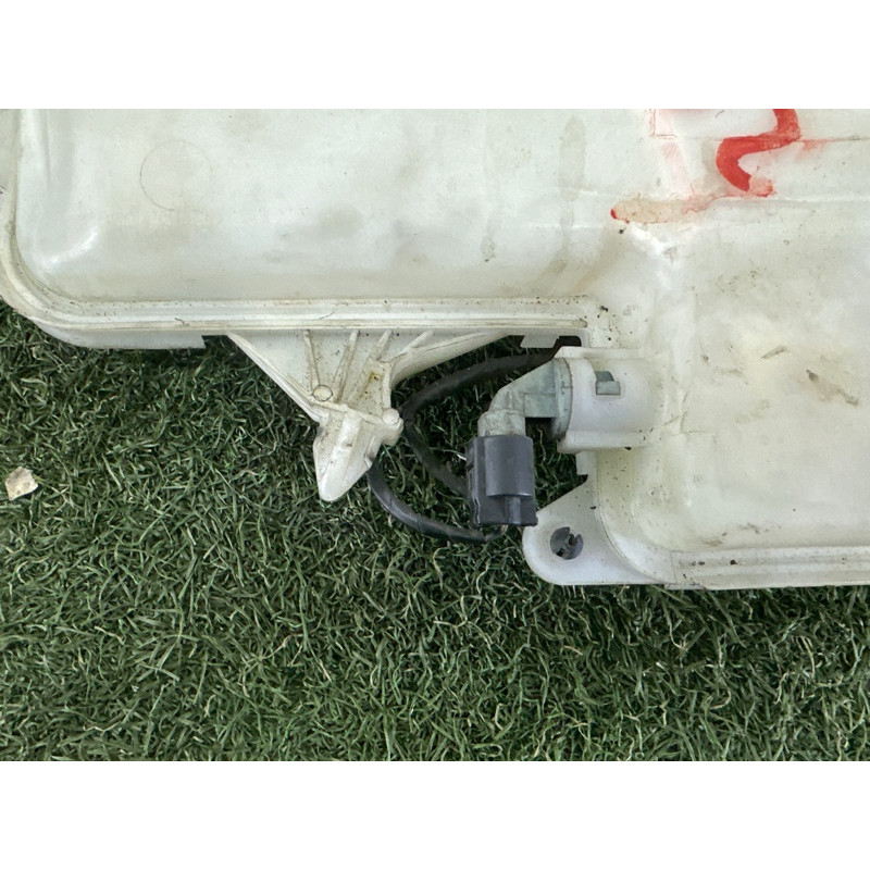 Бачок омывателя (кузов и элементы) BMW 3-series E90 2010 3.0 N54 61677238668