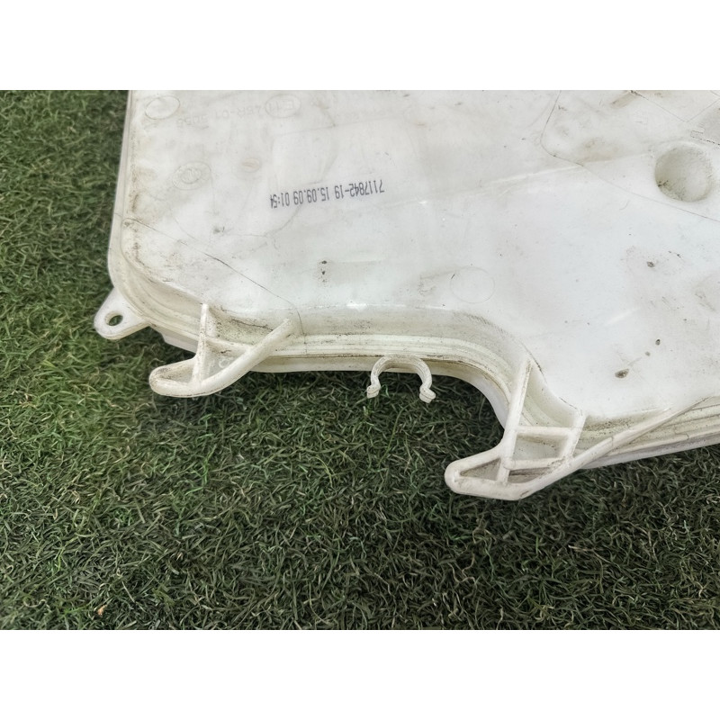 Бачок омывателя (кузов и элементы) BMW 3-series E90 2010 3.0 N54 61677238668