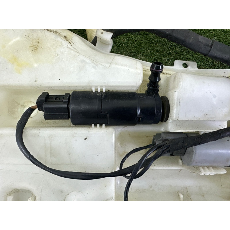 Бачок омывателя (кузов и элементы) BMW 3-series E90 2010 3.0 N54 61677238668