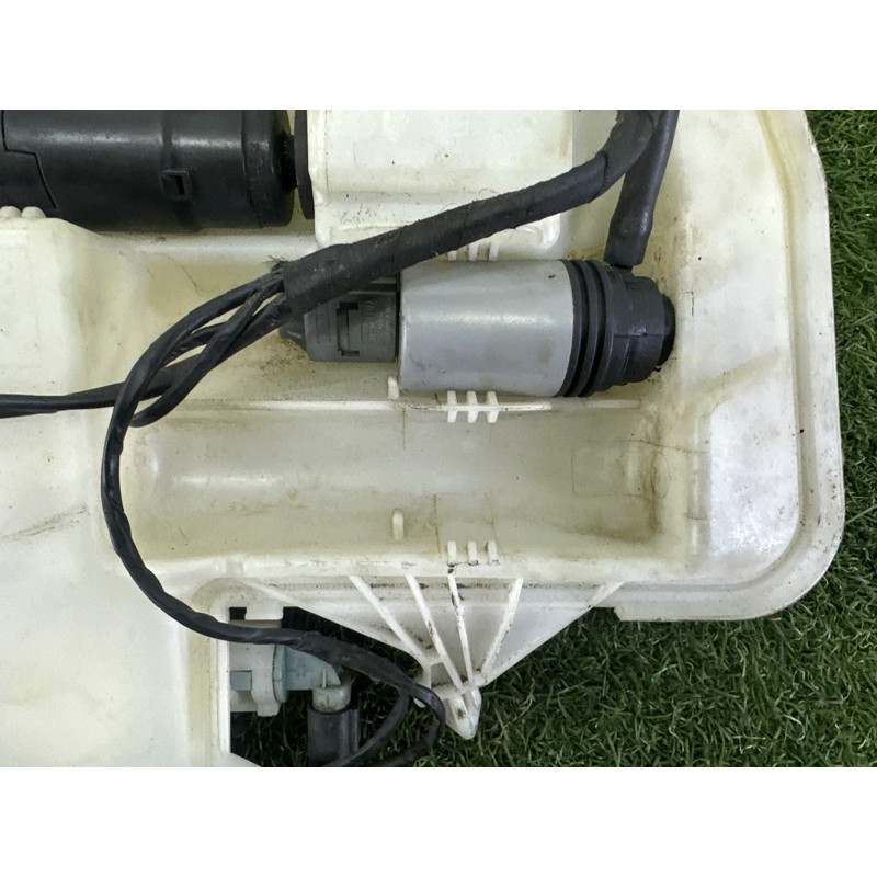 Бачок омывателя (кузов и элементы) BMW 3-series E90 2010 3.0 N54 61677238668