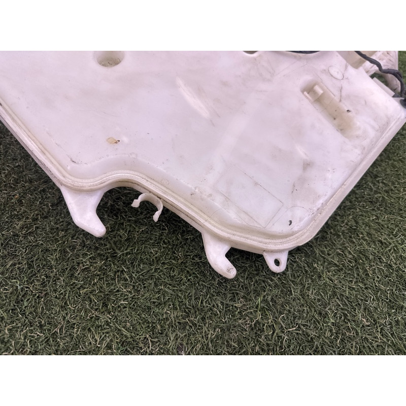 Бачок омывателя (кузов и элементы) BMW 3-series E90 2010 3.0 N54 61677238668