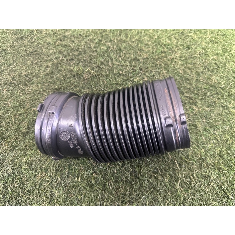 Патрубок повітряного фільтра (впускная система) LAND ROVER Range Rover L405 2016 5.0 LR036442