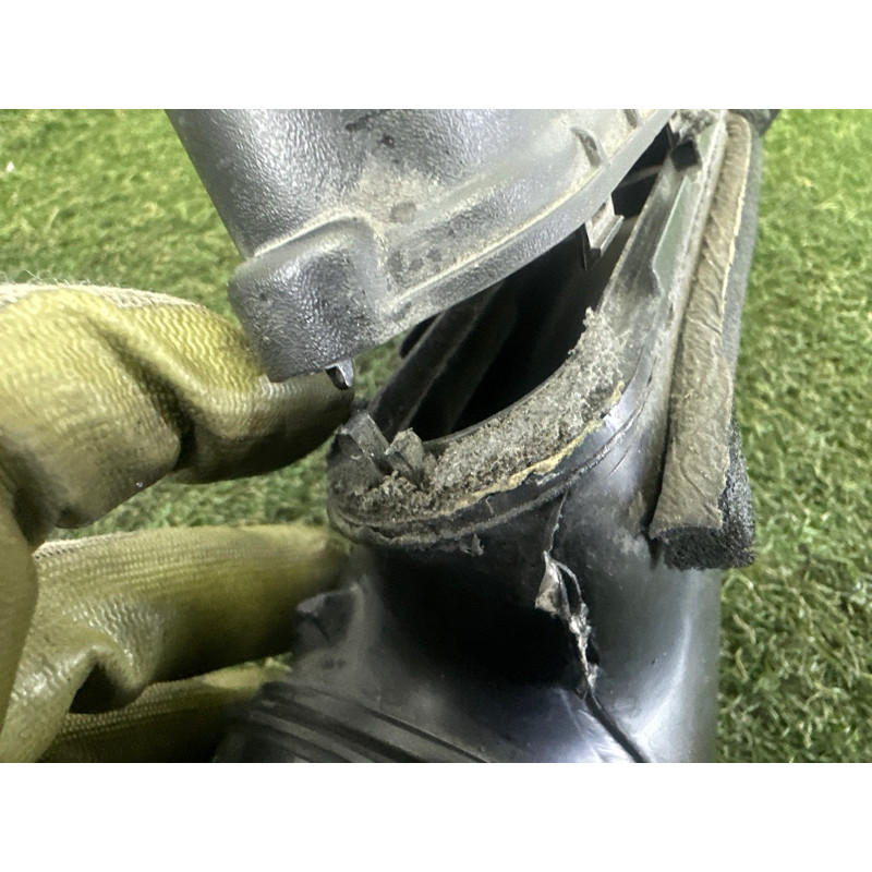 Патрубок воздушного фильтра (впускная система) LAND ROVER Range Rover L405 2016 5.0 LR049313