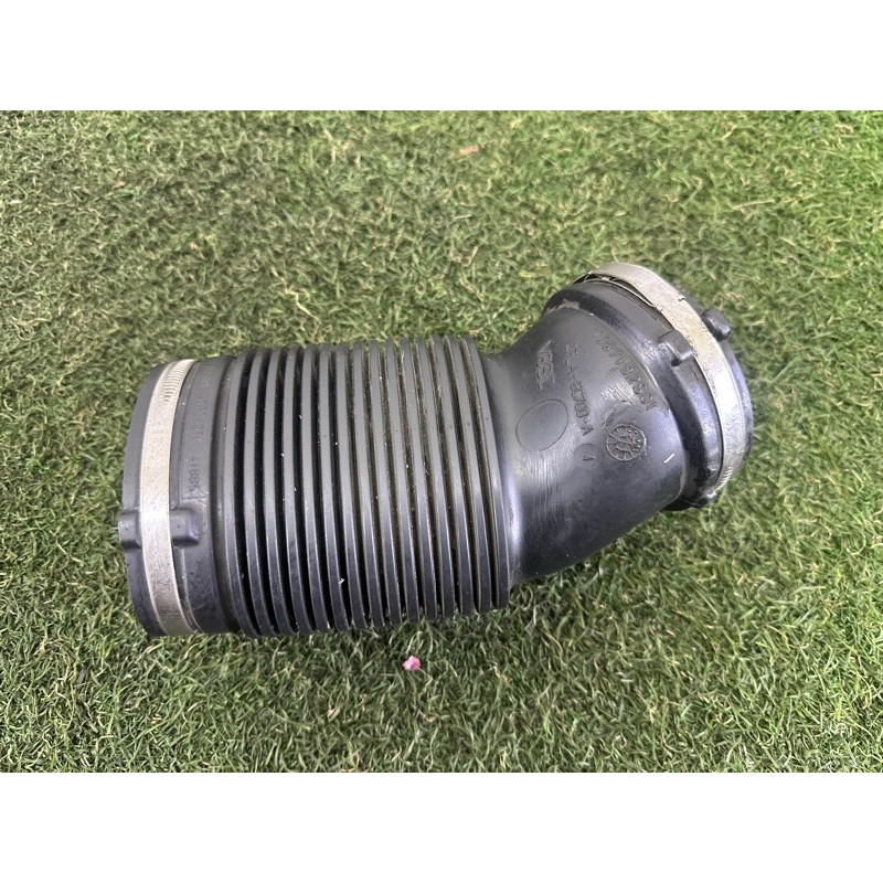 Патрубок воздушного фильтра (впускная система) LAND ROVER Range Rover L405 2016 5.0 LR036433