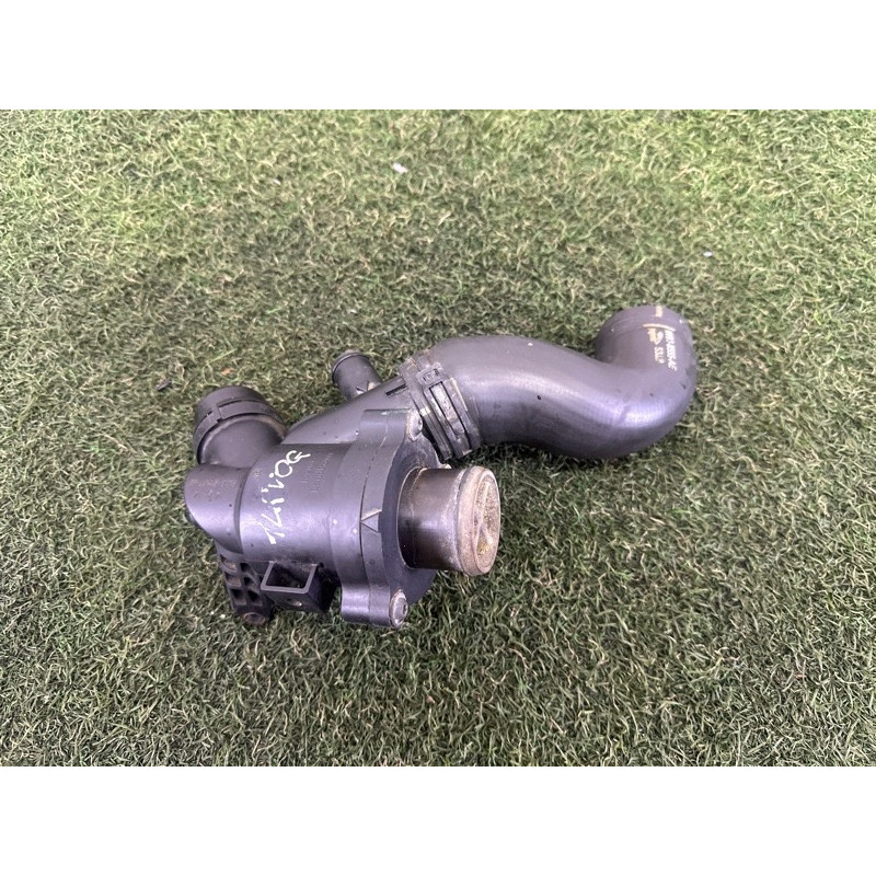 Корпус термостата (система охлаждения) LAND ROVER Range Rover L405 2016 5.0 LR032135