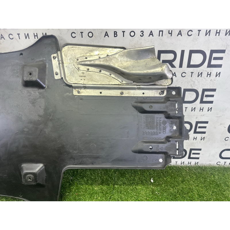 Защита днища (кузов и элементы) Volkswagen Touareg NF 2013 3.6 7P6825231C