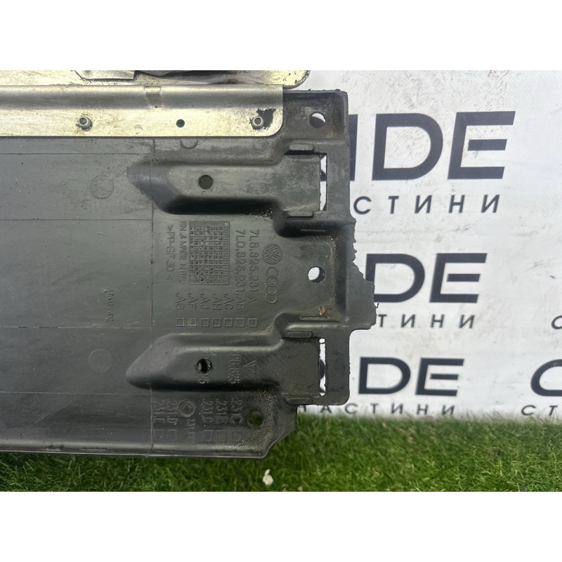 Защита днища (кузов и элементы) Volkswagen Touareg NF 2013 3.6 7P6825231C