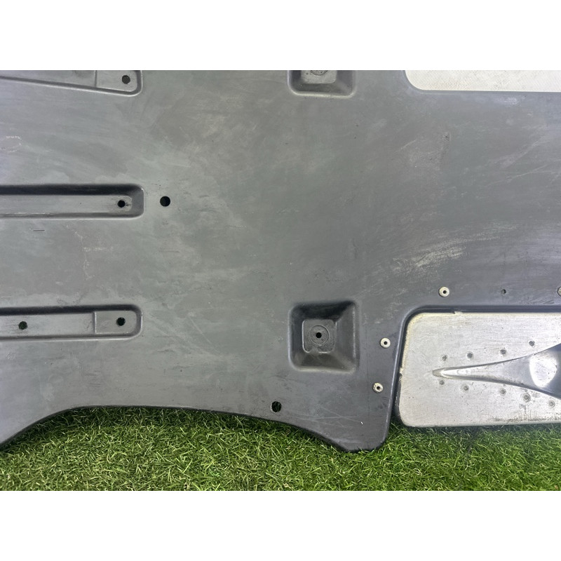 Защита днища (кузов и элементы) Volkswagen Touareg NF 2013 3.6 7P6825231C