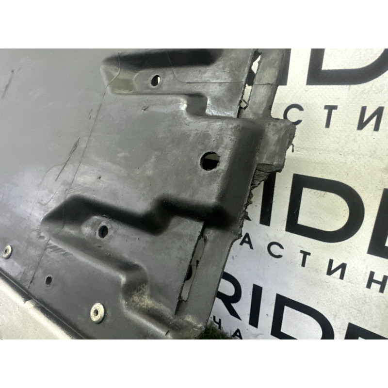 Защита днища (кузов и элементы) Volkswagen Touareg NF 2013 3.6 7P6825231C