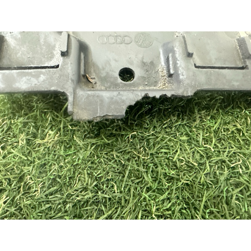 Защита днища (кузов и элементы) Volkswagen Touareg NF 2013 3.6 7P6825231C