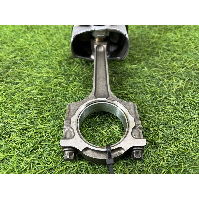 Поршень (двигатель и элементы) Ford Focus MK3 2.0 rfcm5e6205ab