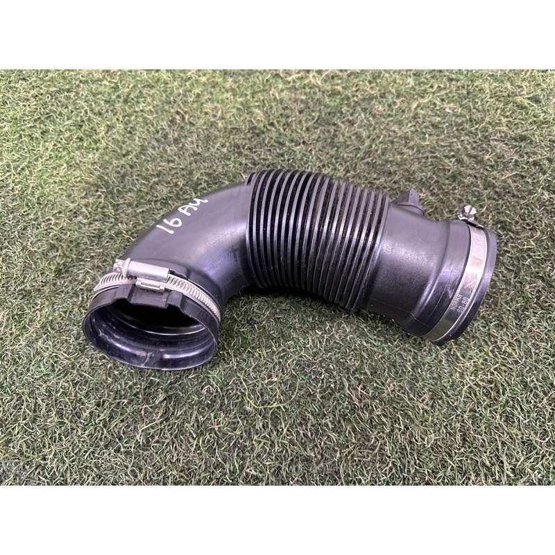 Патрубок воздушного фильтра (впускная система) AUDI A4 B9 2017 2.0 TFSI 06L129629A