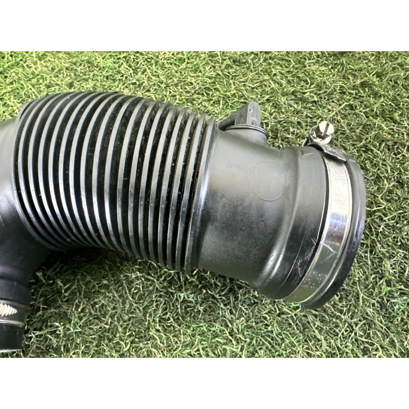 Патрубок воздушного фильтра (впускная система) AUDI A4 B9 2017 2.0 TFSI 06L129629A