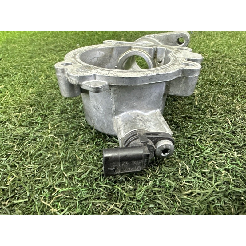 Кронштейн ТНВД (кронштейны двигателя) AUDI Q7 4M 2017 3.0 TFSi 06E103535D