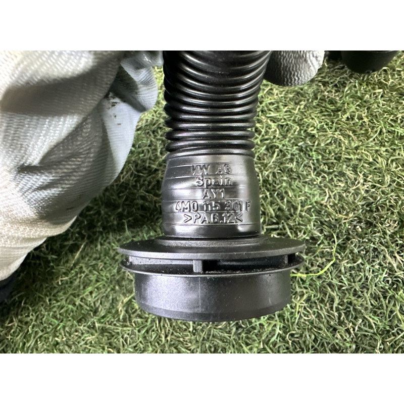 Маслозаливная горловина (двигатель и элементы) AUDI Q7 4M 2017 2.0 TFSI 4M0115301F