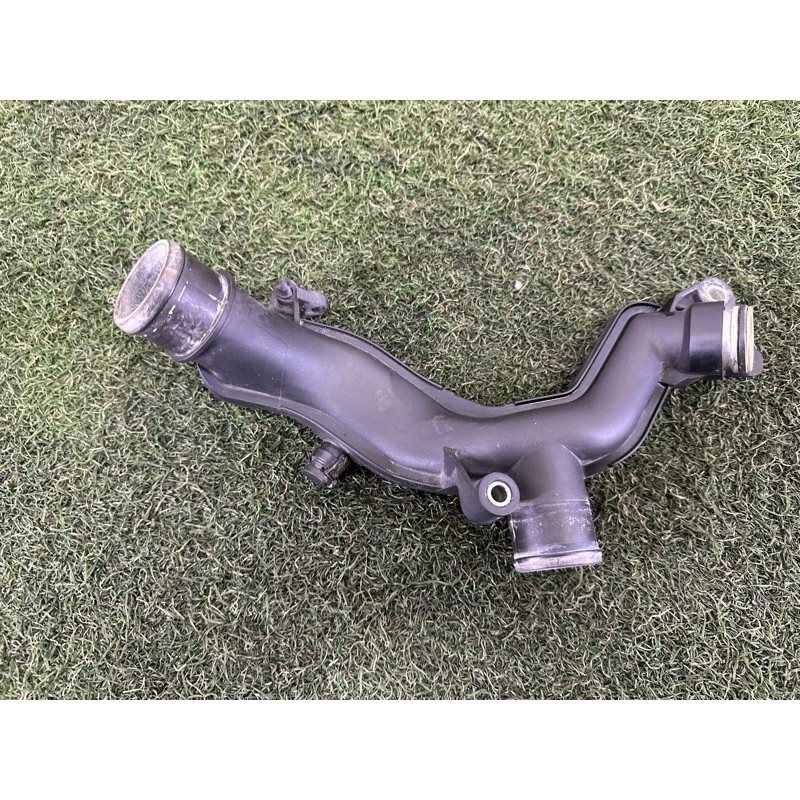 Трубка системы охлаждения (система охлаждения) LAND ROVER Range Rover L405 2016 5.0 LR186859