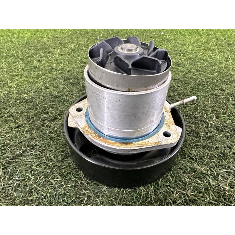 Помпа (система охлаждения) Volkswagen Touareg NF 2011 3.6 03H121008B