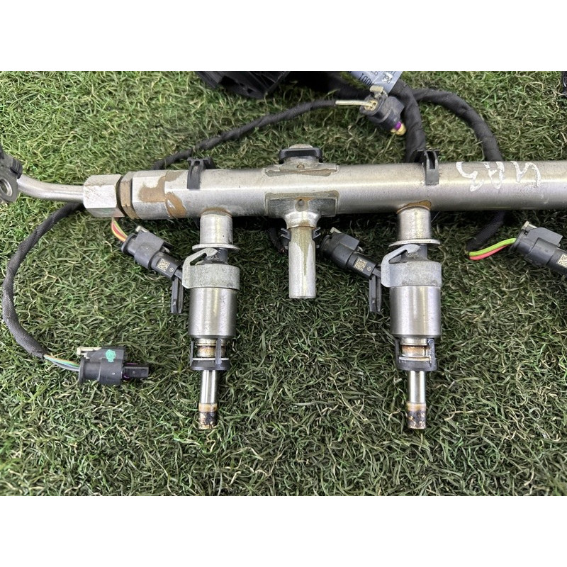 Топливная рампа (топливная система) AUDI A3 8V 2016 1.8 CNSB 06K133317G