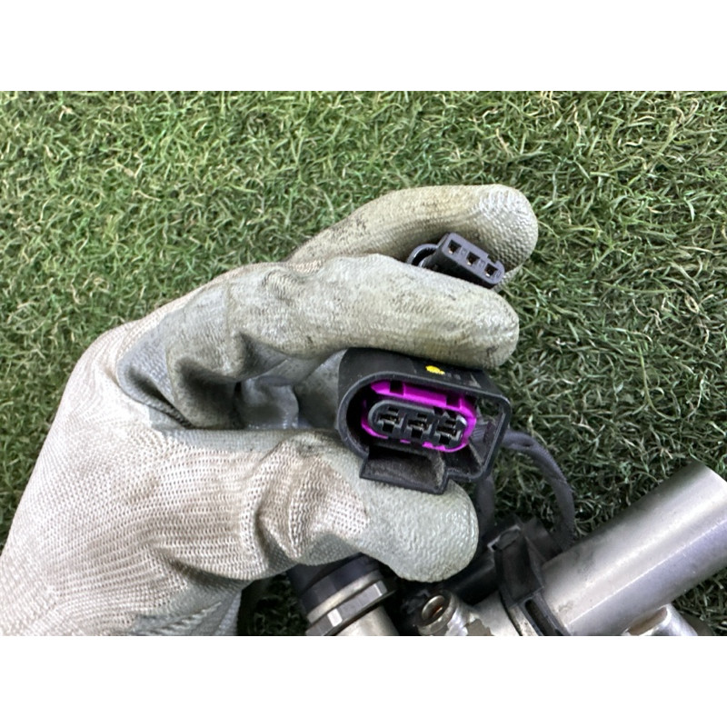 Топливная рампа (топливная система) AUDI A3 8V 2016 1.8 CNSB 06K133317G