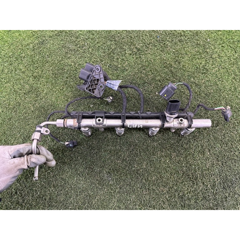 Топливная рампа (топливная система) AUDI A3 8V 2016 1.8 CNSB 06K133317G