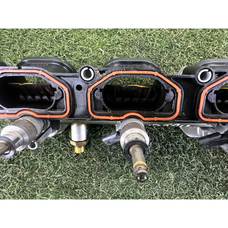 Коллектор впускной (впускная система) Volkswagen Touareg NF 2012 3.0 Hybrid CGFA 06E133110AF