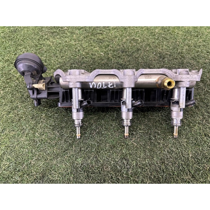 Коллектор впускной (впускная система) Volkswagen Touareg NF 2012 3.0 Hybrid CGFA 06E133110AF