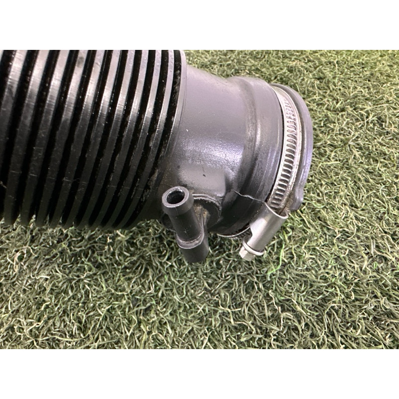 Патрубок воздушного фильтра (впускная система) AUDI A4 B9 2017 2.0 TFSI 06L129629A