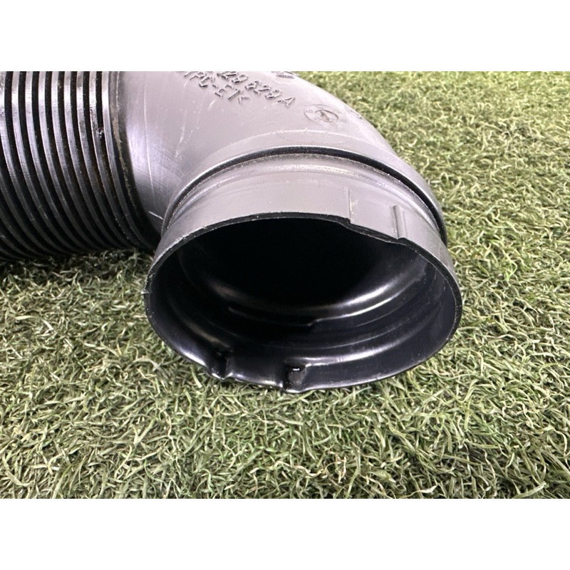 Патрубок воздушного фильтра (впускная система) AUDI A4 B9 2017 2.0 TFSI 06L129629A