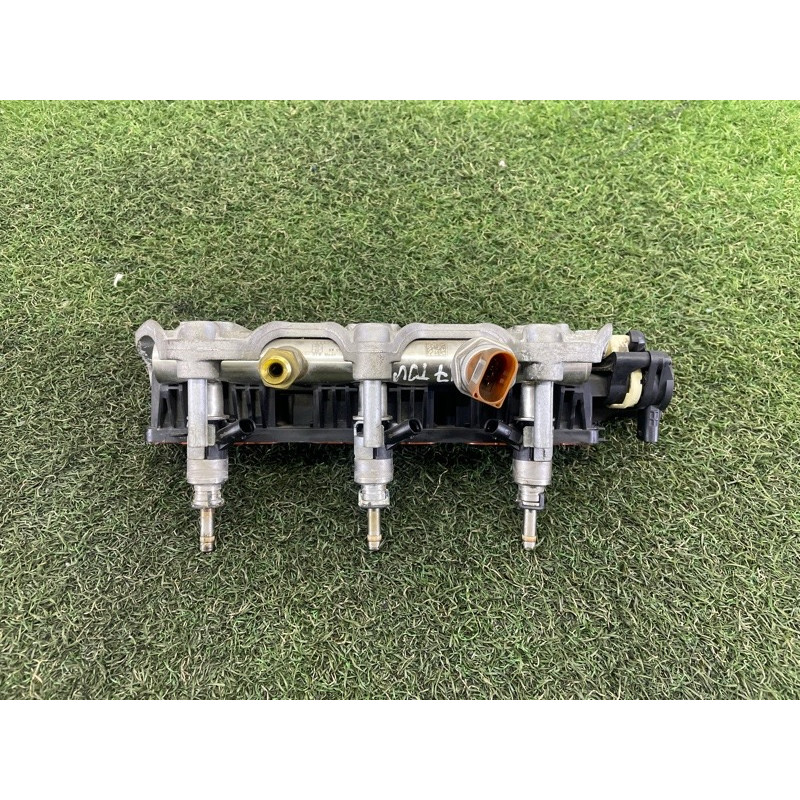 Коллектор впускной (впускная система) Volkswagen Touareg NF 2012 3.0 Hybrid CGFA 06E133109AF